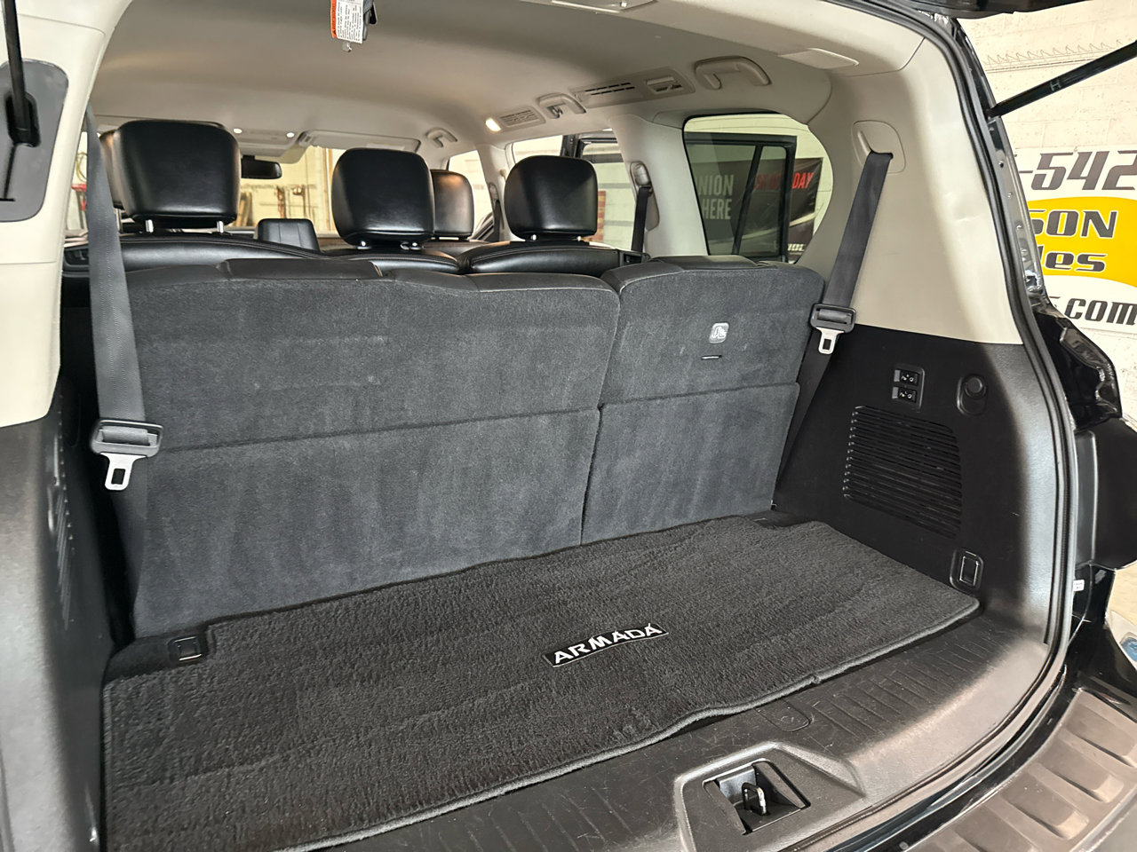 Used 2020 Nissan Armada SL image 42