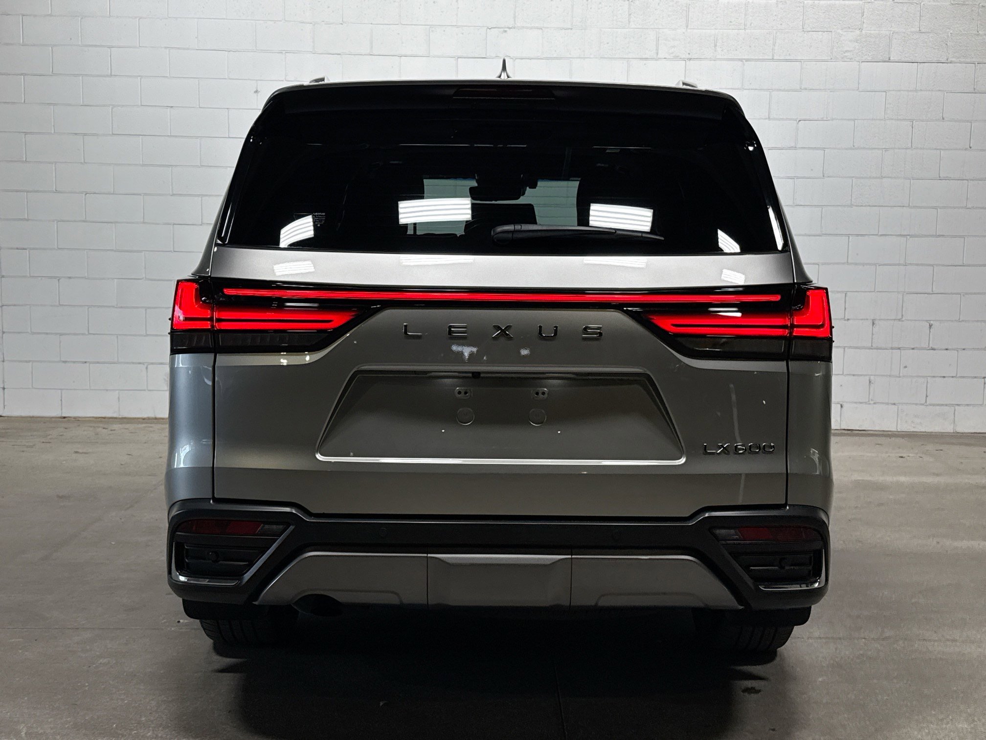 Used 2022 Lexus LX 600 4WD w/ Accessory Package (Z1) image 8