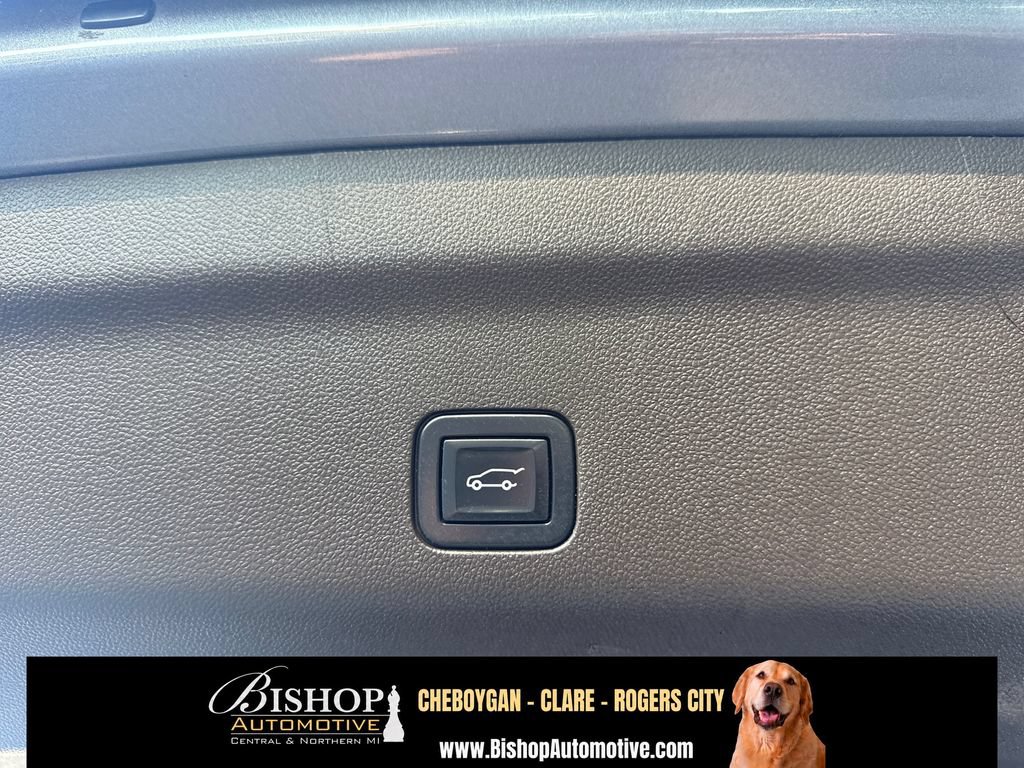 Used 2022 GMC Yukon XL Denali w/ Advanced Technology Package AWD/4WD image 21