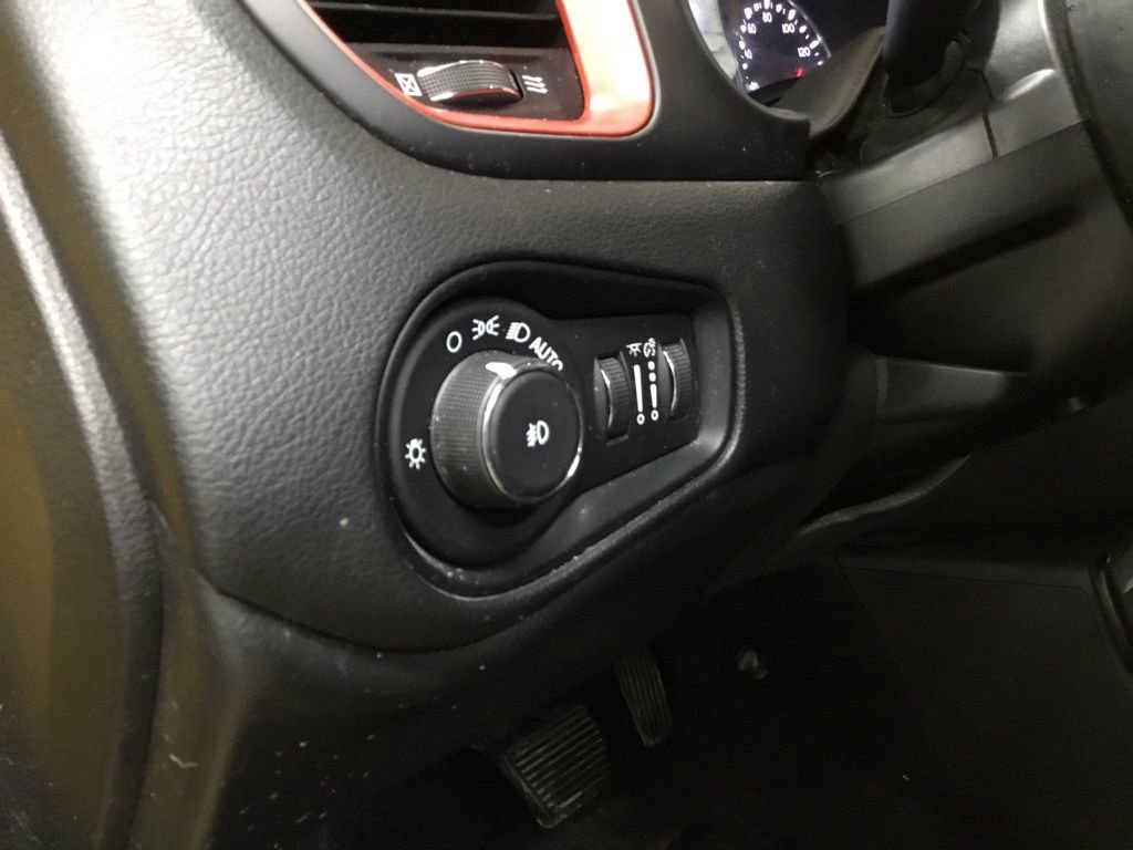 Used 2023 Jeep Renegade Trailhawk w/ Trailhawk Elite Group AWD/4WD image 8