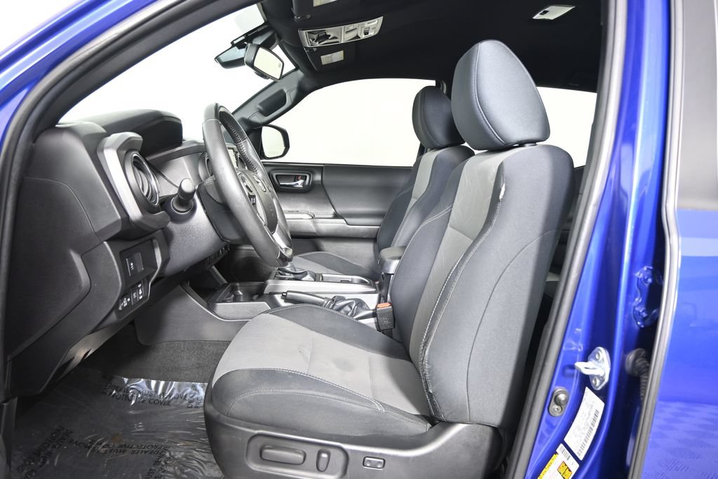 Used 2022 Toyota Tacoma TRD Off-Road w/ Technology Package AWD/4WD image 20