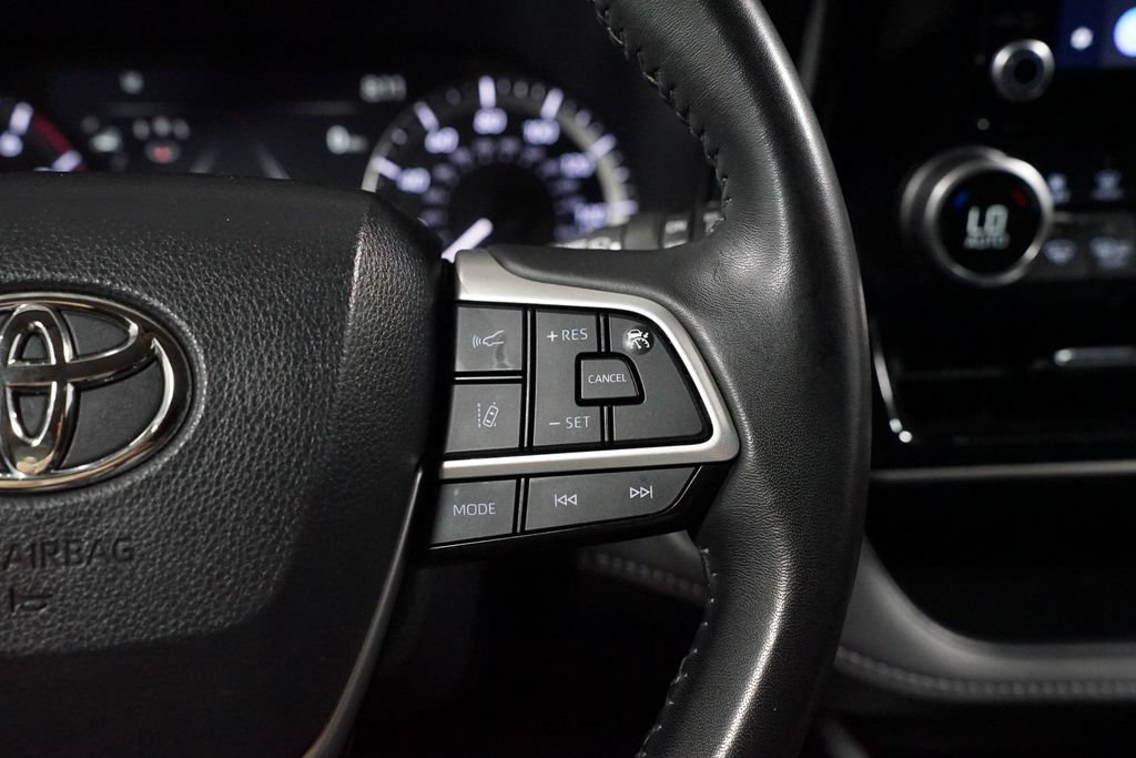 Certified 2024 Toyota Highlander LE FWD image 13