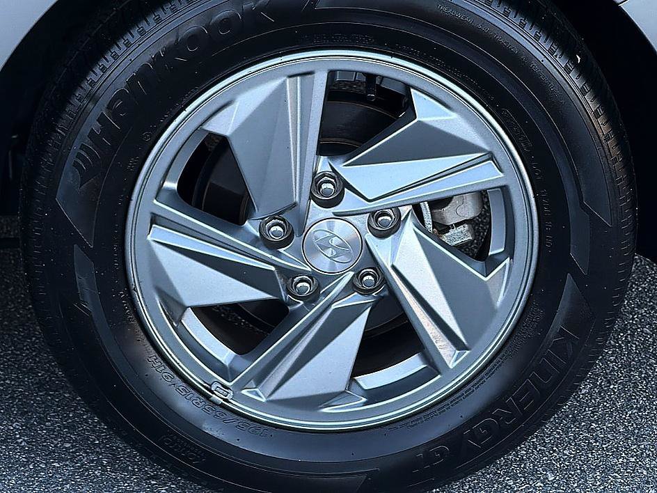 Certified 2024 Hyundai Elantra SE FWD image 6