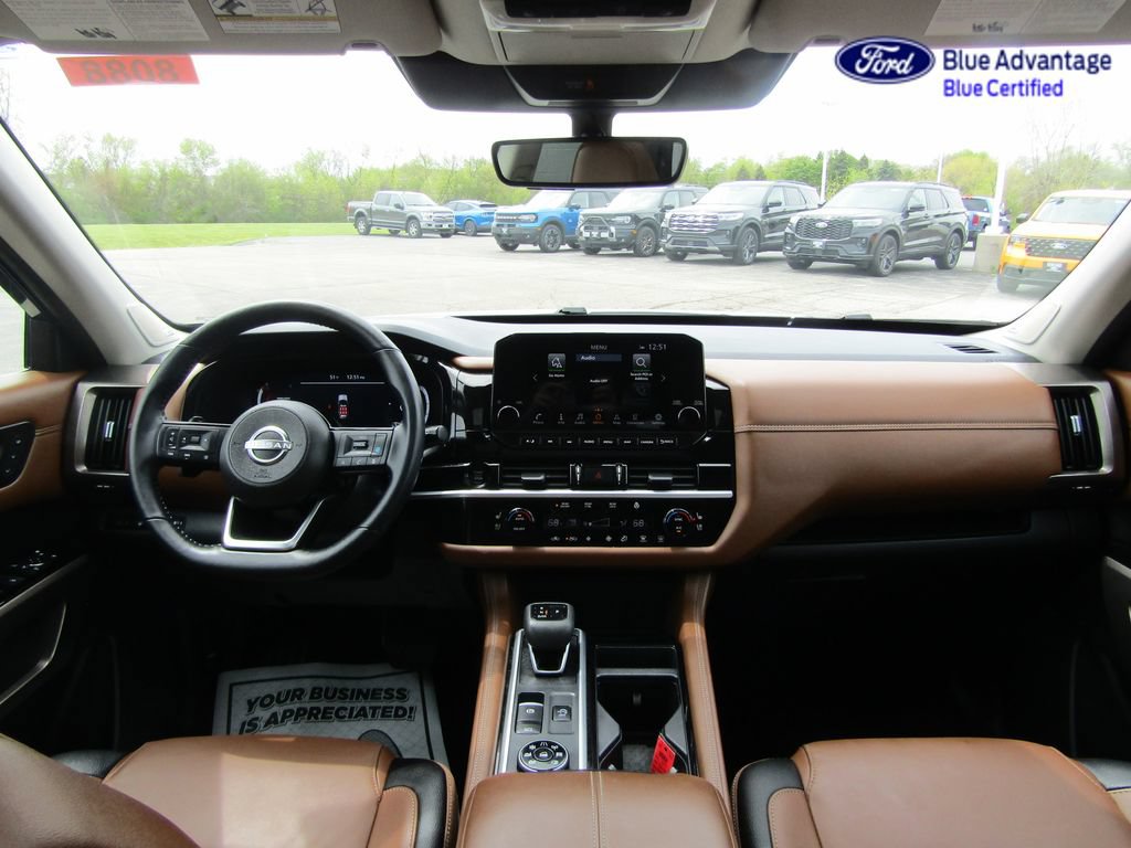 Used 2025 Nissan Pathfinder Platinum w/ Cargo Package AWD/4WD image 16