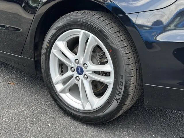 Used 2018 Ford Fusion SE FWD image 22