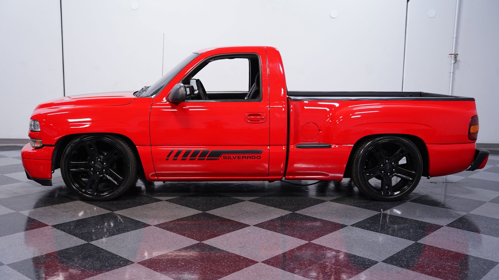 Used 1999 Chevrolet Silverado 1500 LS w/ Firm Ride Suspension Pkg image 2