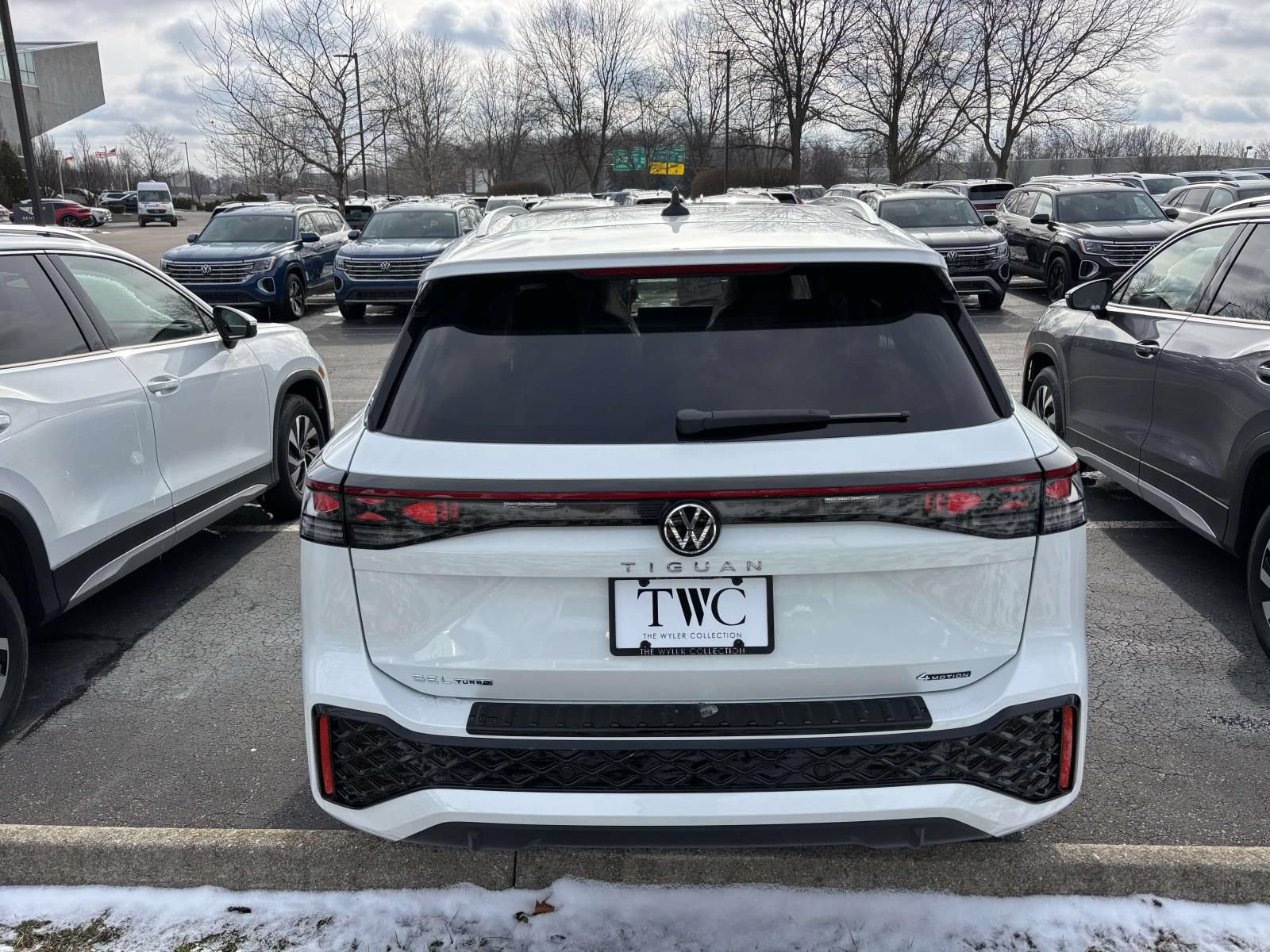 New 2026 Volkswagen Tiguan SEL R-Line AWD/4WD image 5