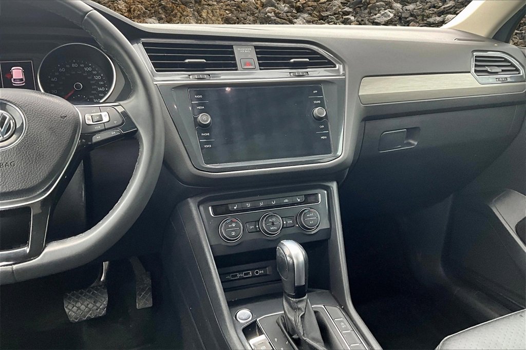 Used 2020 Volkswagen Tiguan SE R-Line image 6