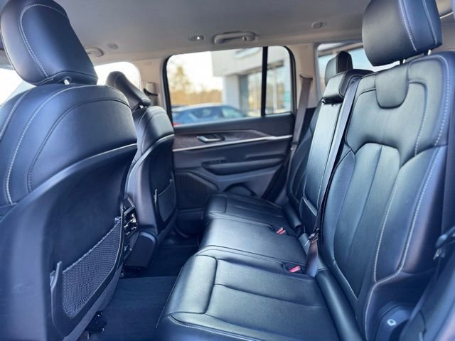 Used 2023 Jeep Grand Cherokee Limited w/ Black Appearance Package image 16