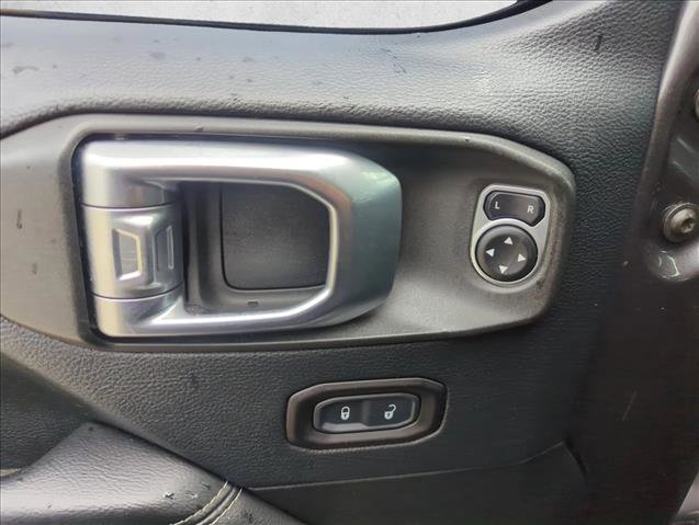 Used 2018 Jeep Wrangler Unlimited Sahara image 21