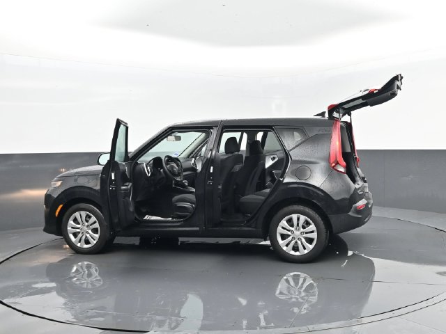 Used 2022 Kia Soul LX FWD image 29