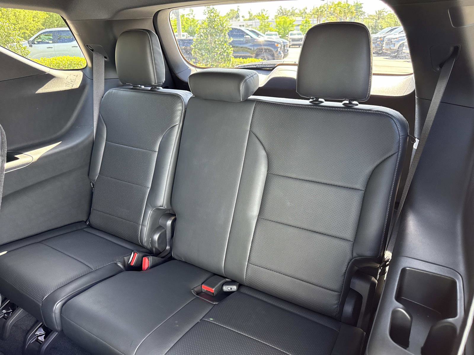 Used 2026 Chevrolet Traverse LT w/ Midnight/Sport Edition FWD image 12