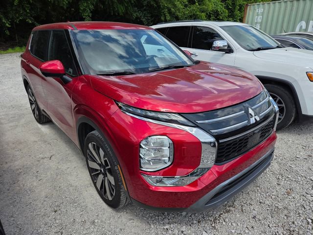 Used 2025 Mitsubishi Outlander SE AWD/4WD image 3