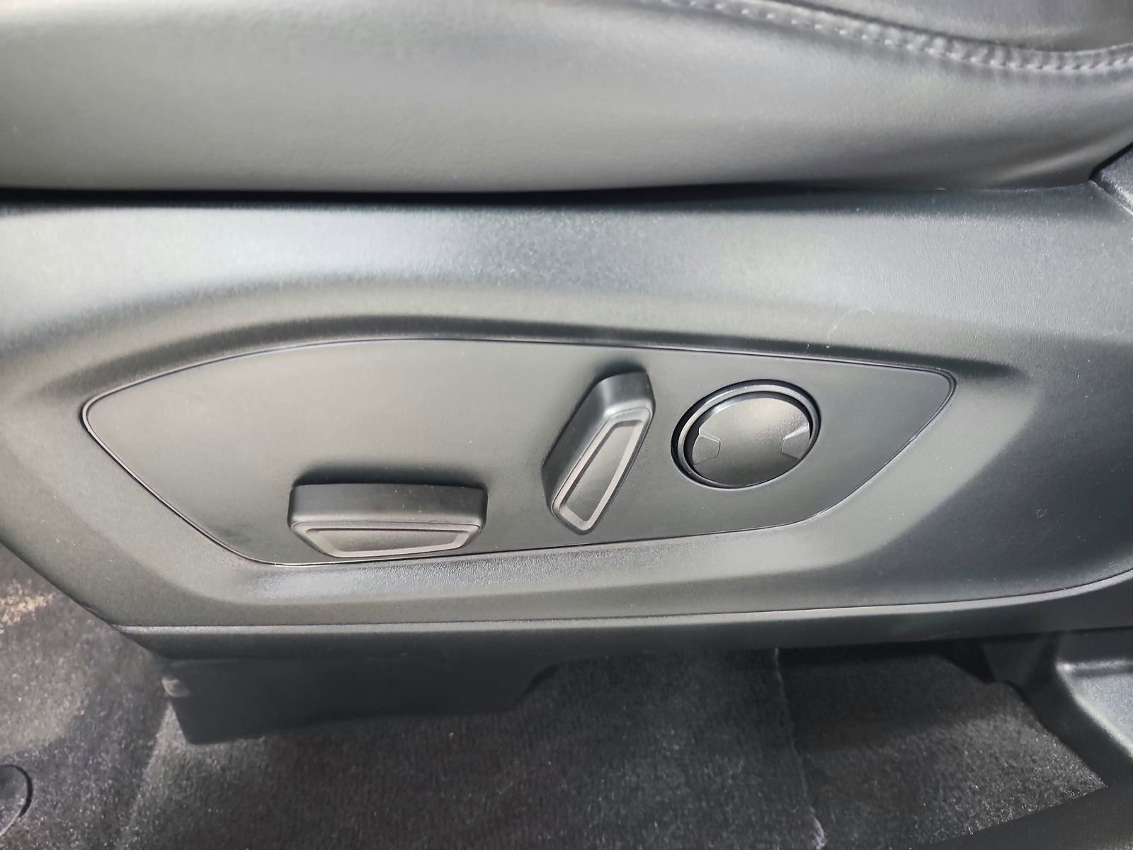 Used 2024 Ford Explorer XLT w/ Equipment Group 202A image 20