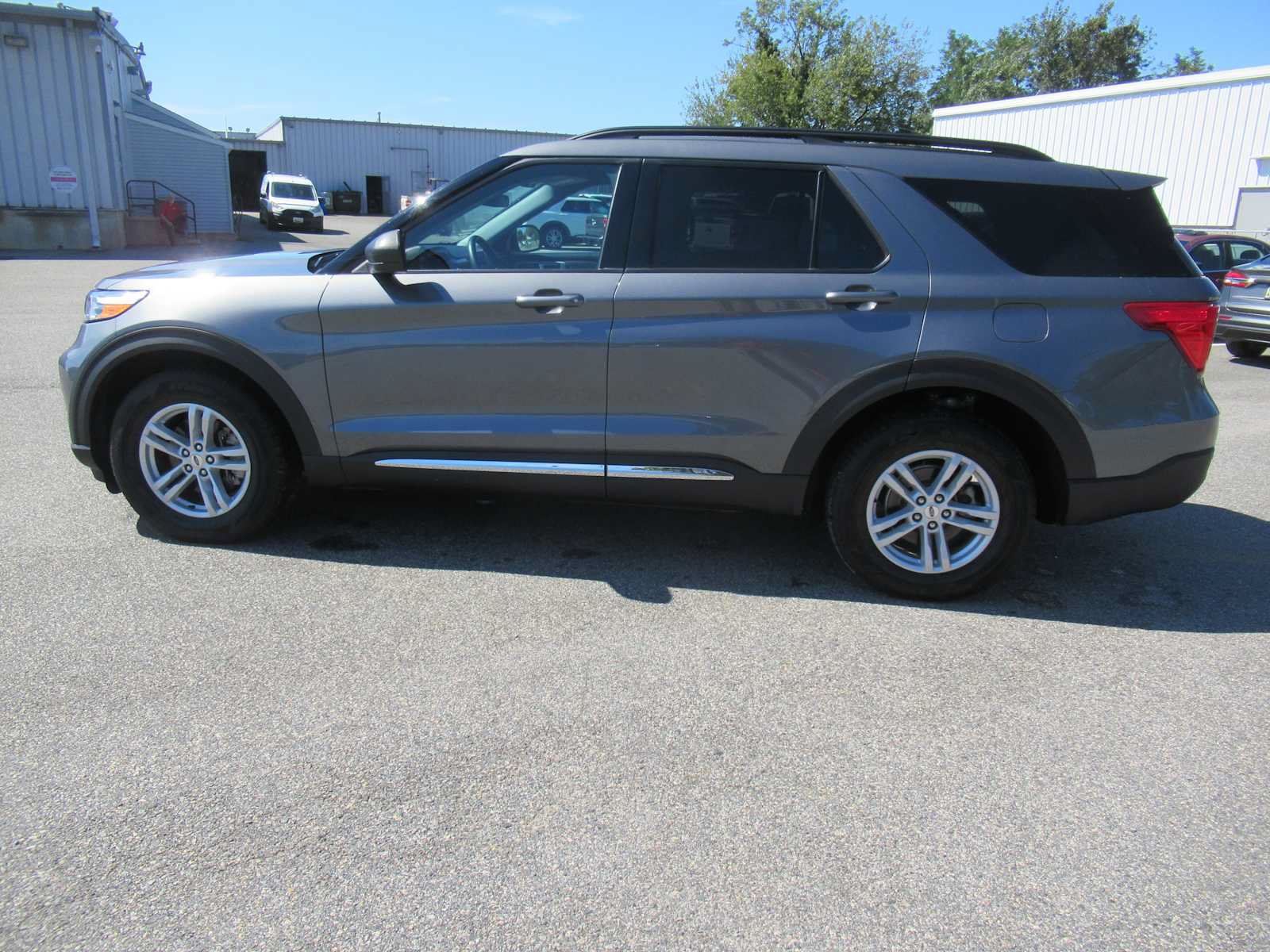 Used 2024 Ford Explorer XLT w/ Class IV Trailer Tow Package AWD/4WD image 8