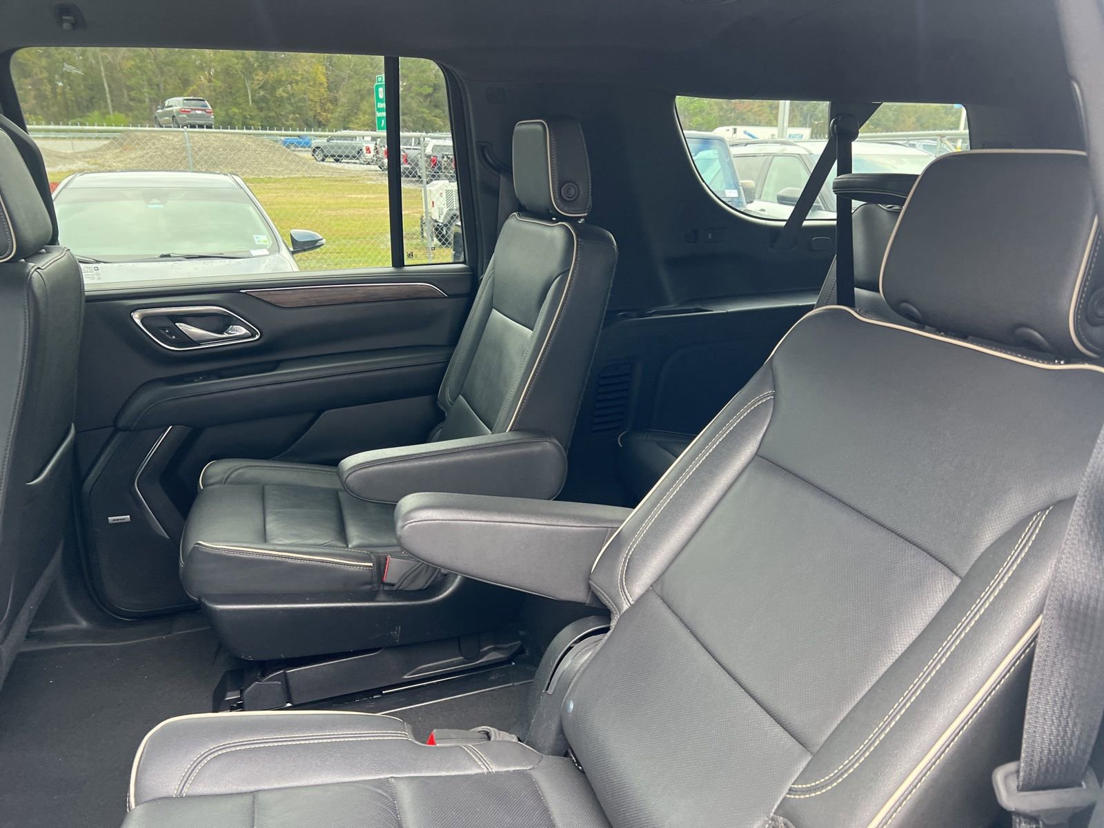 Used 2023 Chevrolet Suburban Premier image 12