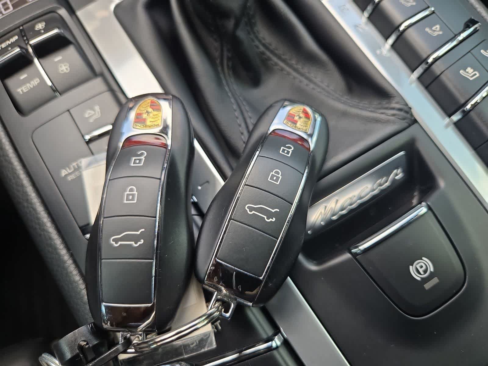 Used 2020 Porsche Macan AWD/4WD image 35