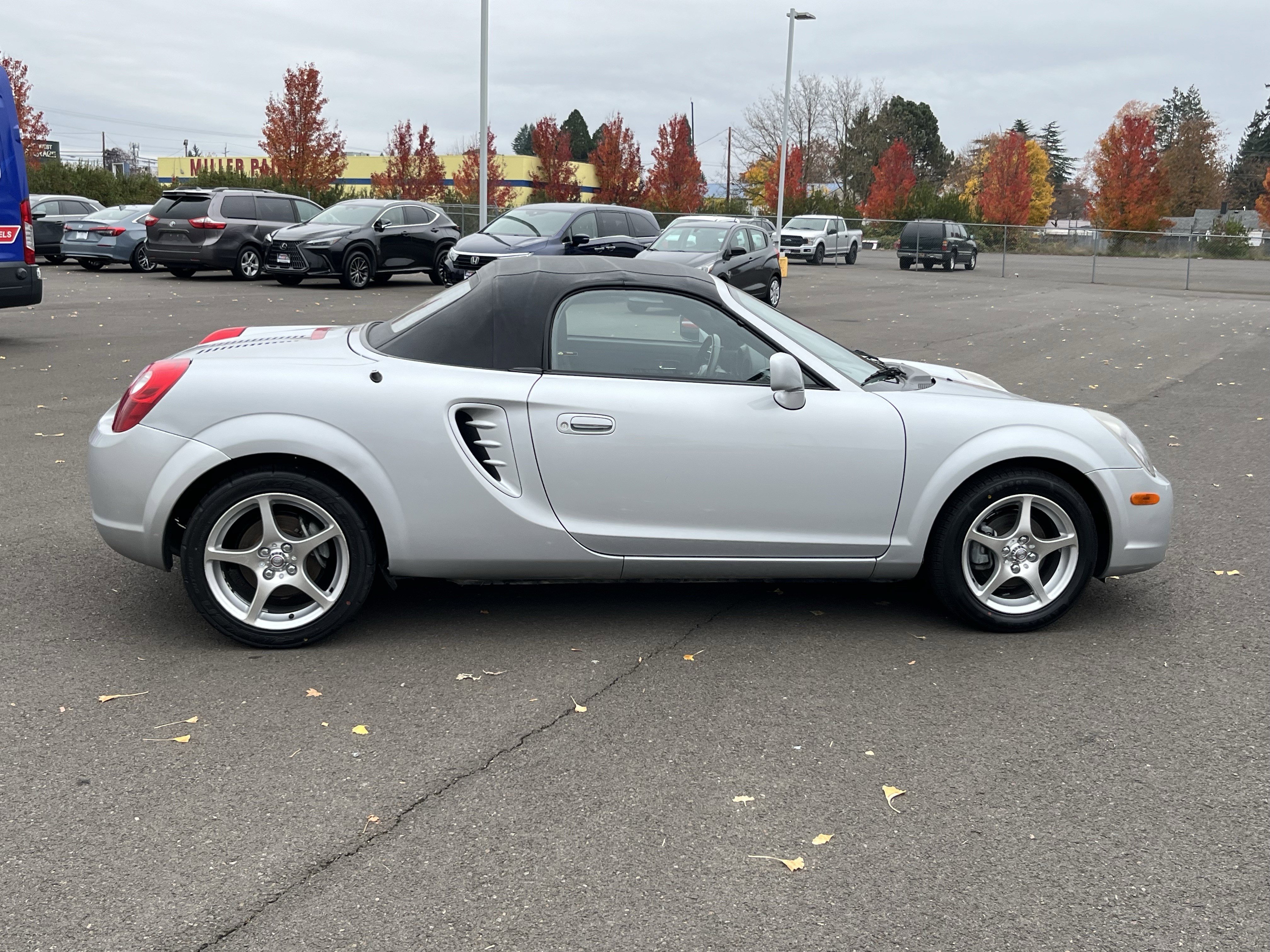 Used 2004 Toyota MR2 image 7