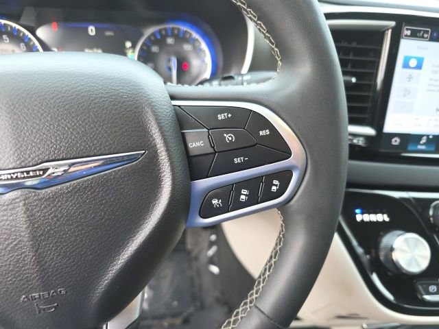 Used 2024 Chrysler Pacifica Touring-L image 29