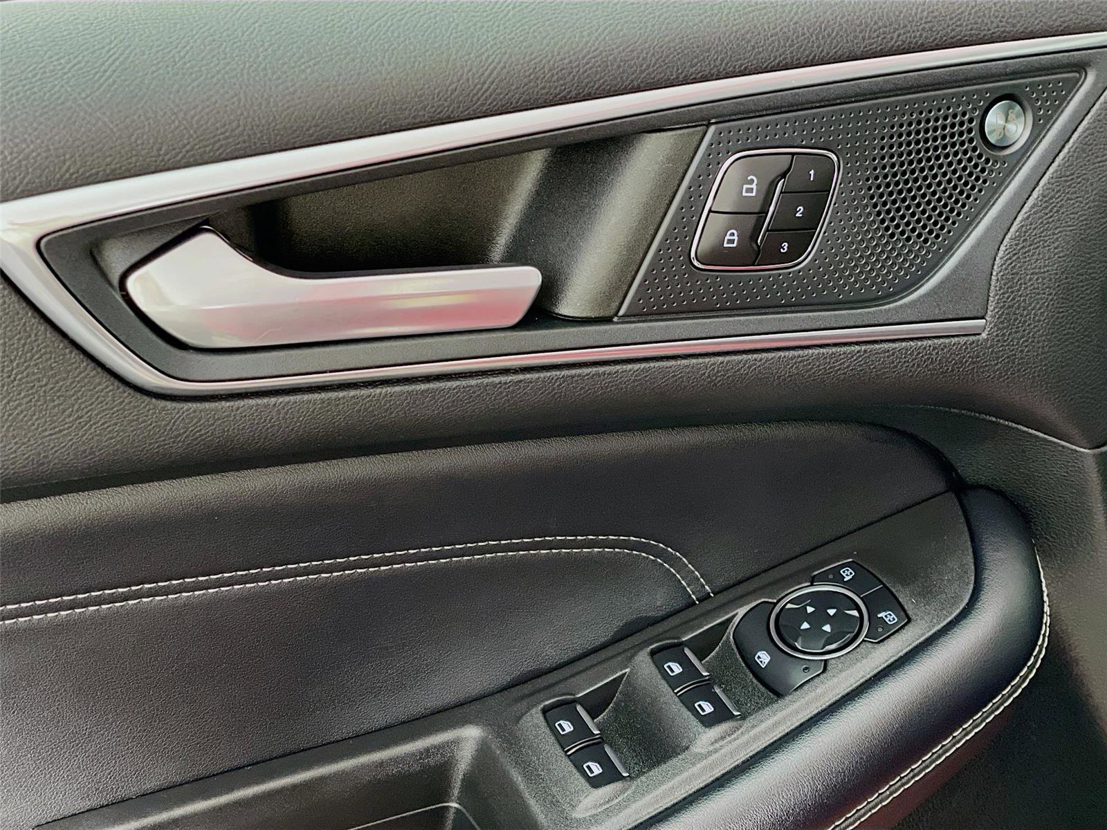 Used 2023 Ford Edge Titanium image 20