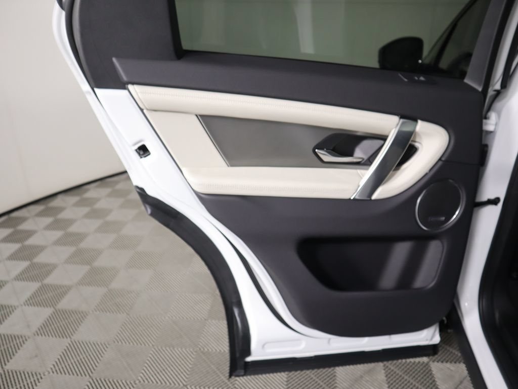 Certified 2025 Land Rover Discovery Sport Dynamic SE AWD/4WD image 28