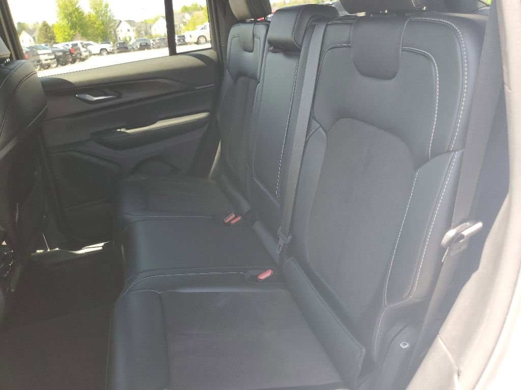 Used 2024 Jeep Grand Cherokee Altitude AWD/4WD image 29