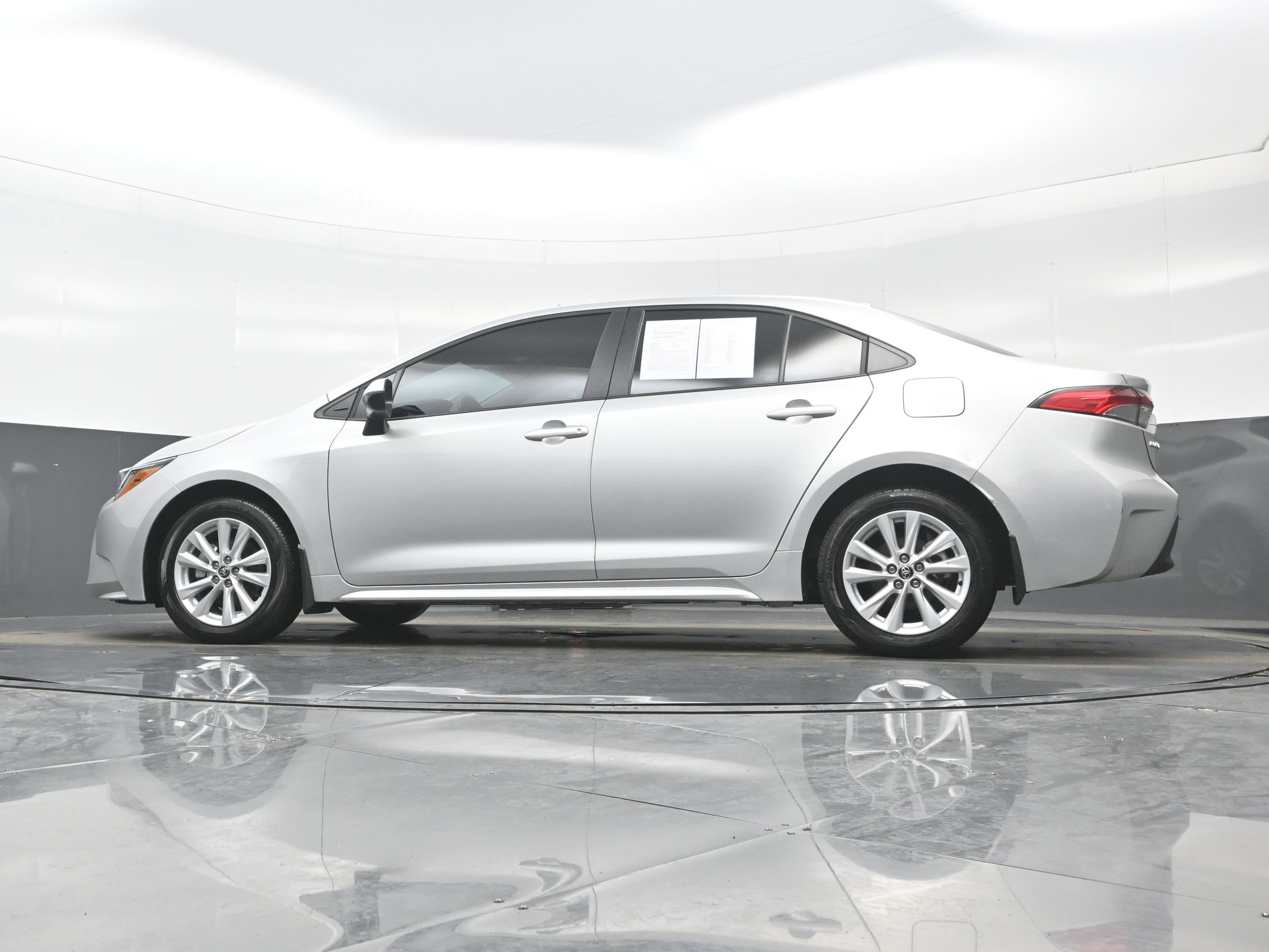 Used 2025 Toyota Corolla LE w/ LE Premium Package image 26
