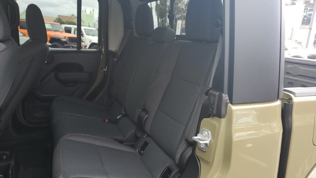 Used 2025 Jeep Gladiator Sport AWD/4WD image 13