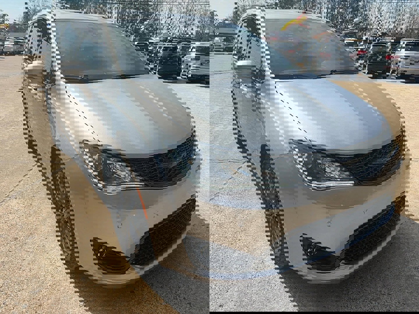 Used 2019 Chrysler Pacifica Limited image 3