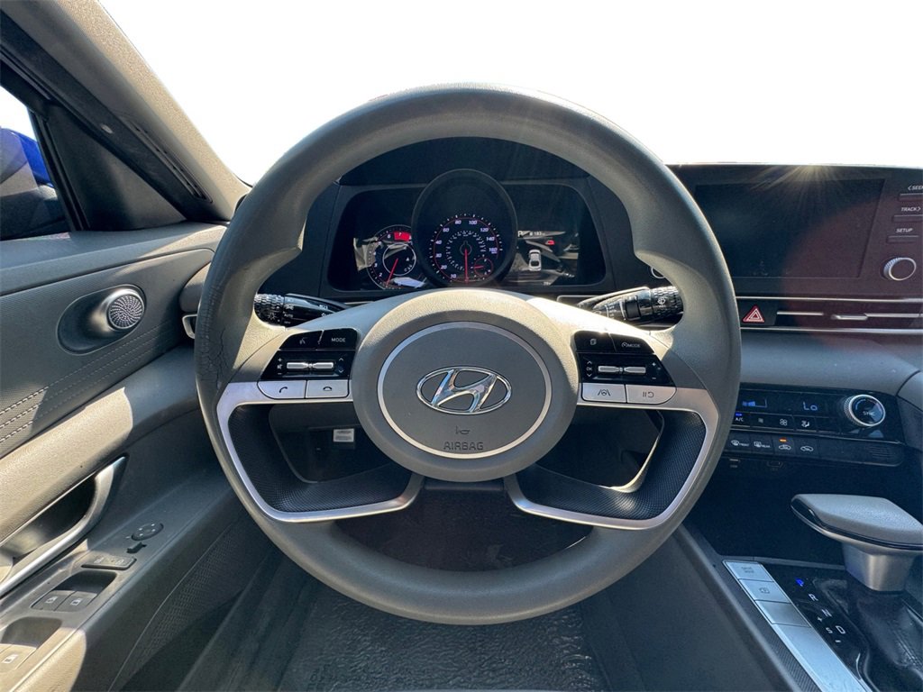 Used 2022 Hyundai Elantra SEL image 11