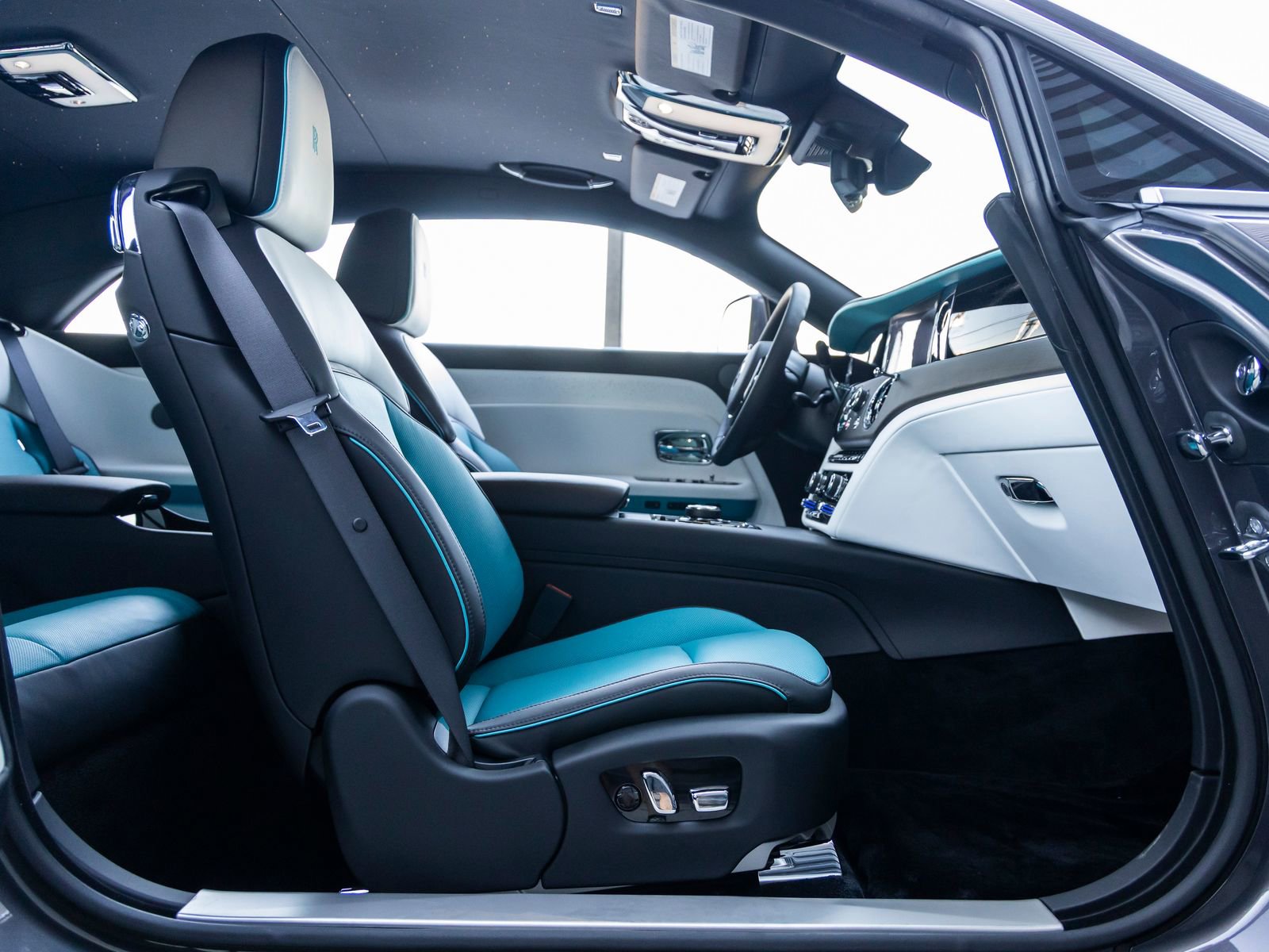 Certified 2025 Rolls-Royce Spectre image 45