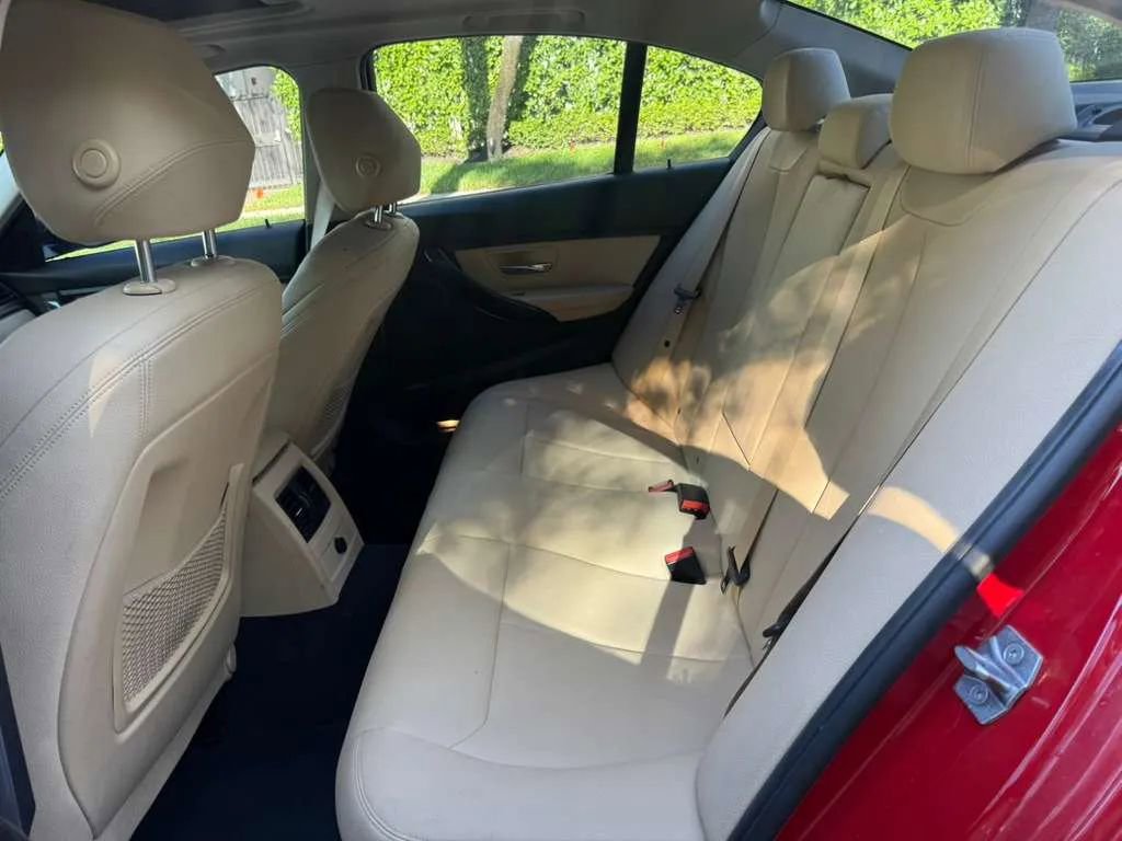 Used 2018 BMW 320i xDrive Sedan image 11