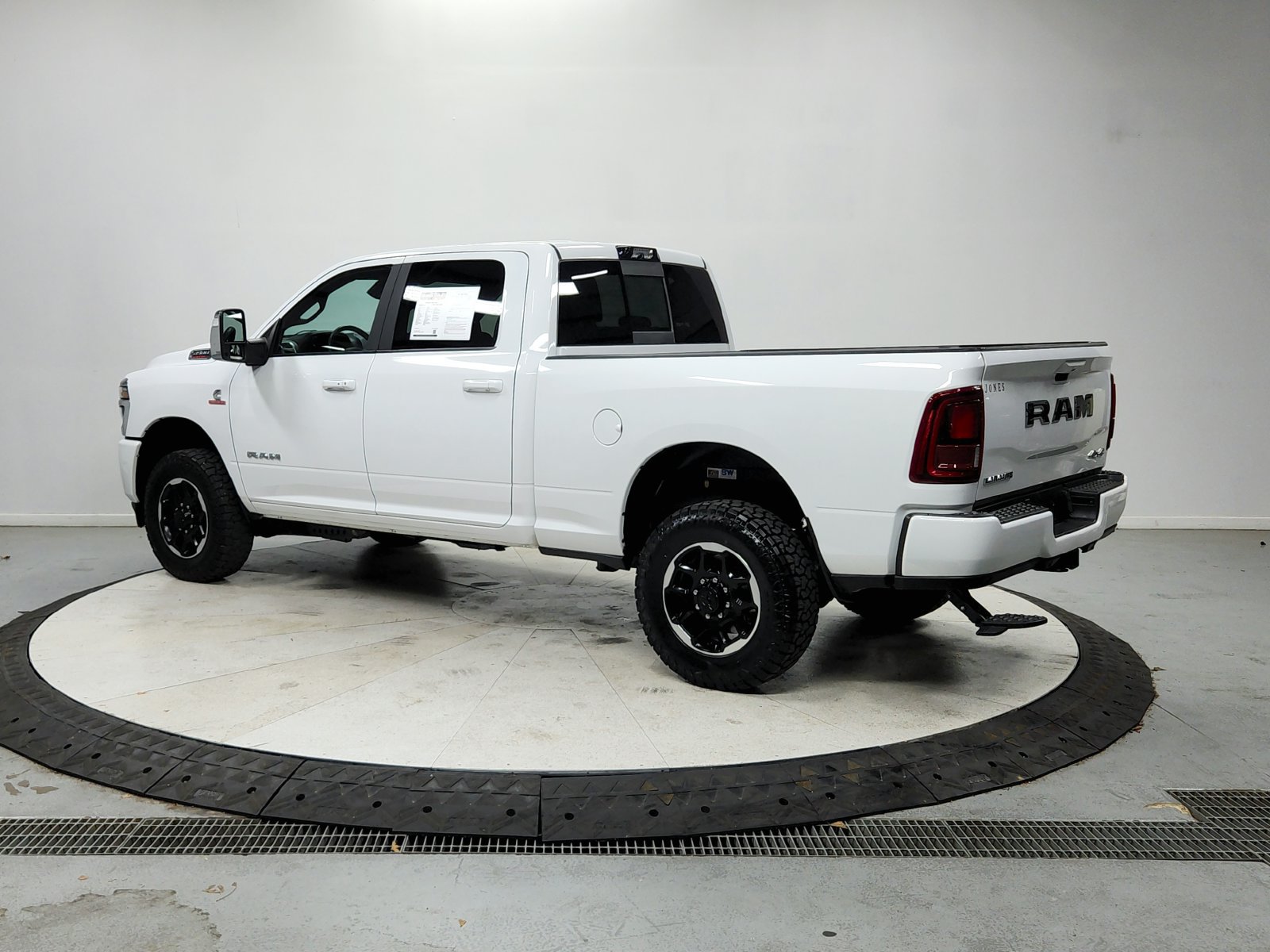 Used 2025 RAM 2500 Laramie AWD/4WD image 6