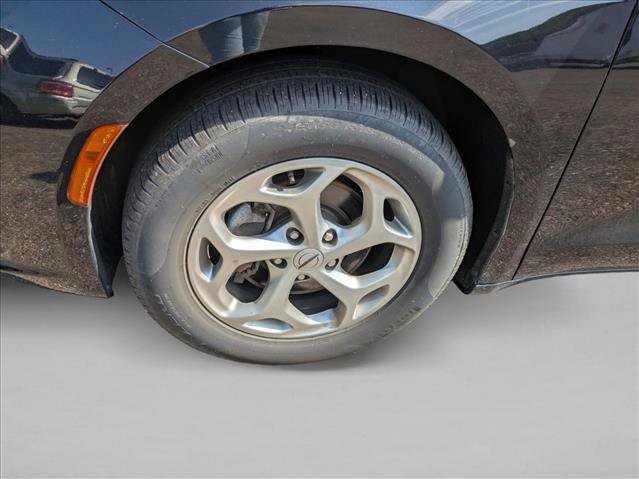 Used 2024 Chrysler Pacifica Limited FWD image 10