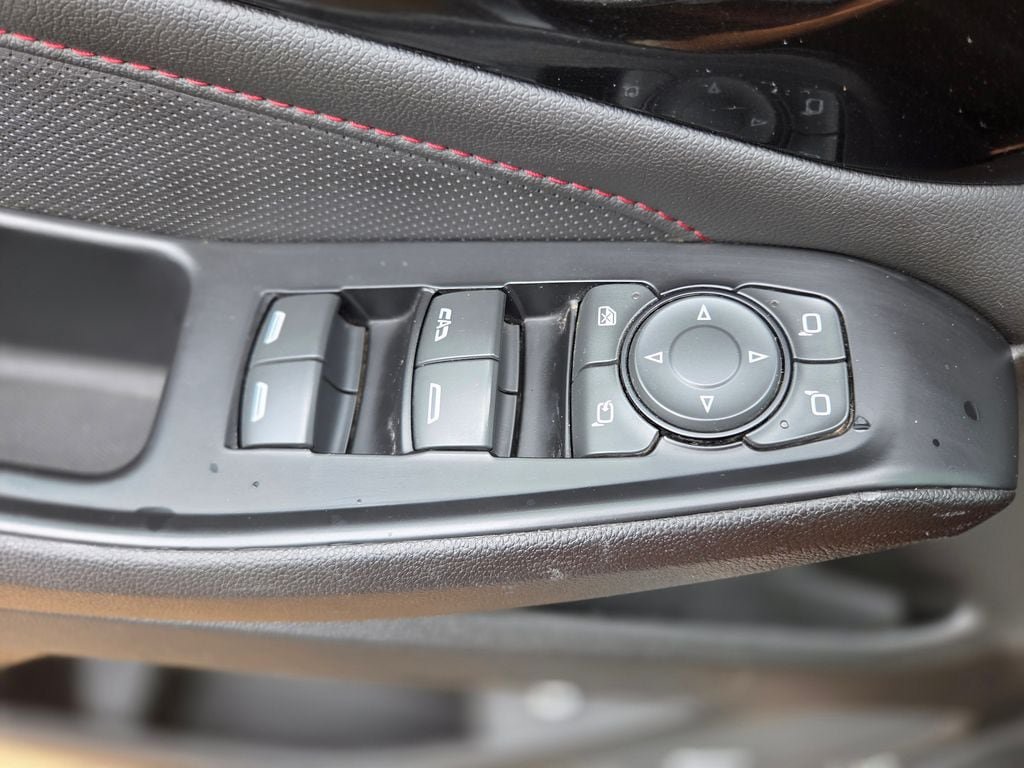 Used 2023 Chevrolet Traverse RS FWD image 30