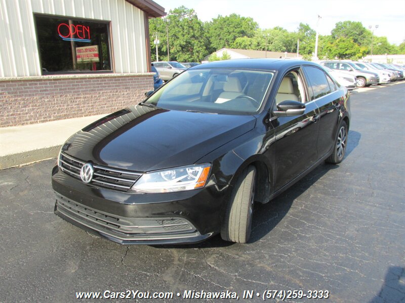 Used 2017 Volkswagen Jetta SE FWD image 2