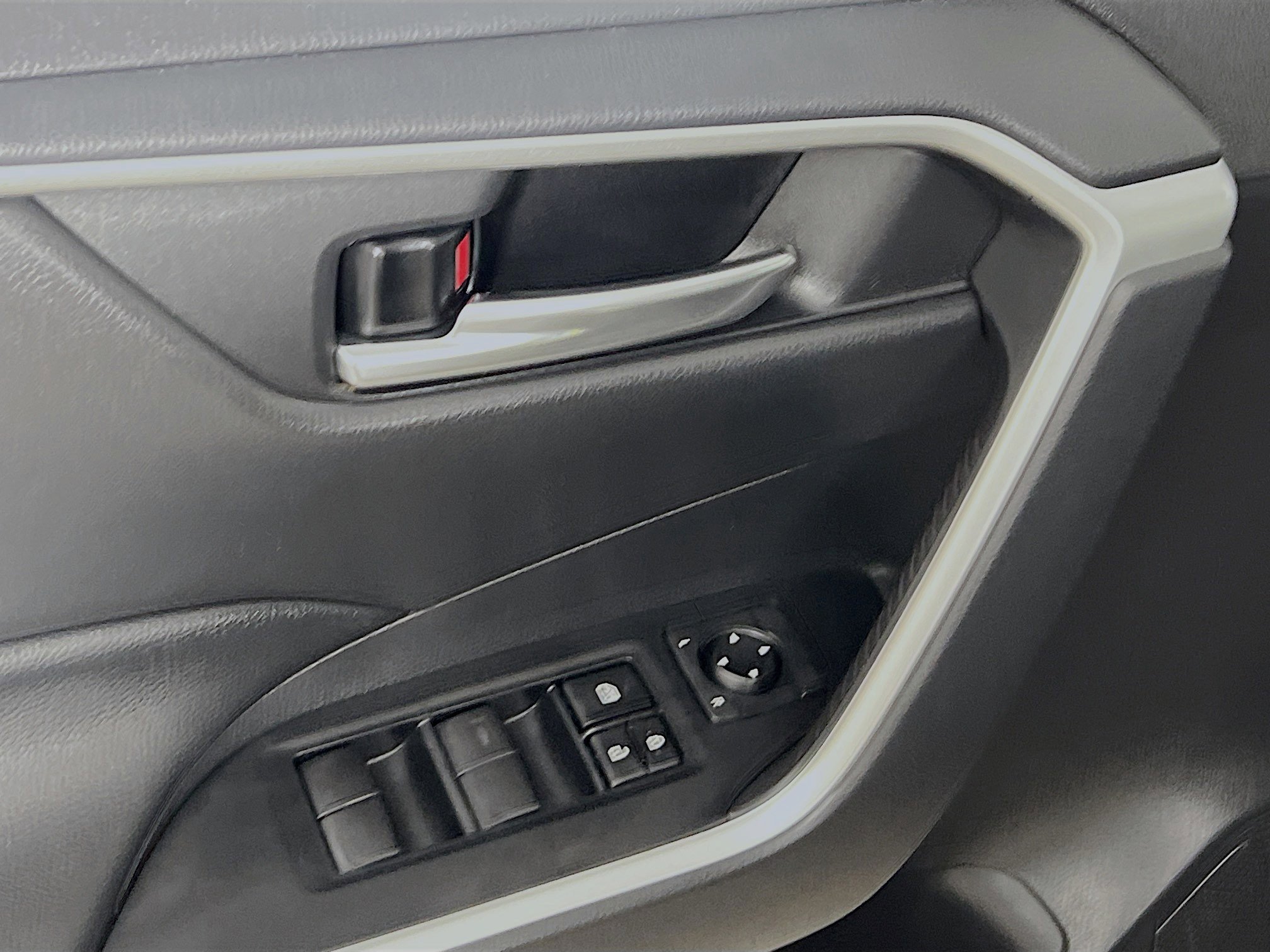 Used 2021 Toyota RAV4 XLE image 17