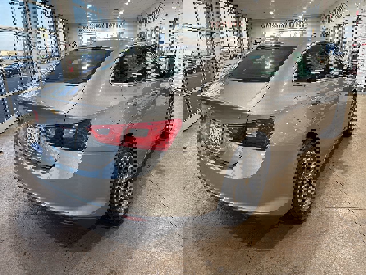 Used 2023 Chevrolet Malibu LT image 2