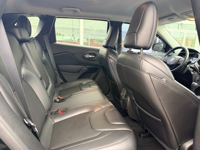 Used 2020 Jeep Cherokee Latitude Plus AWD/4WD image 11