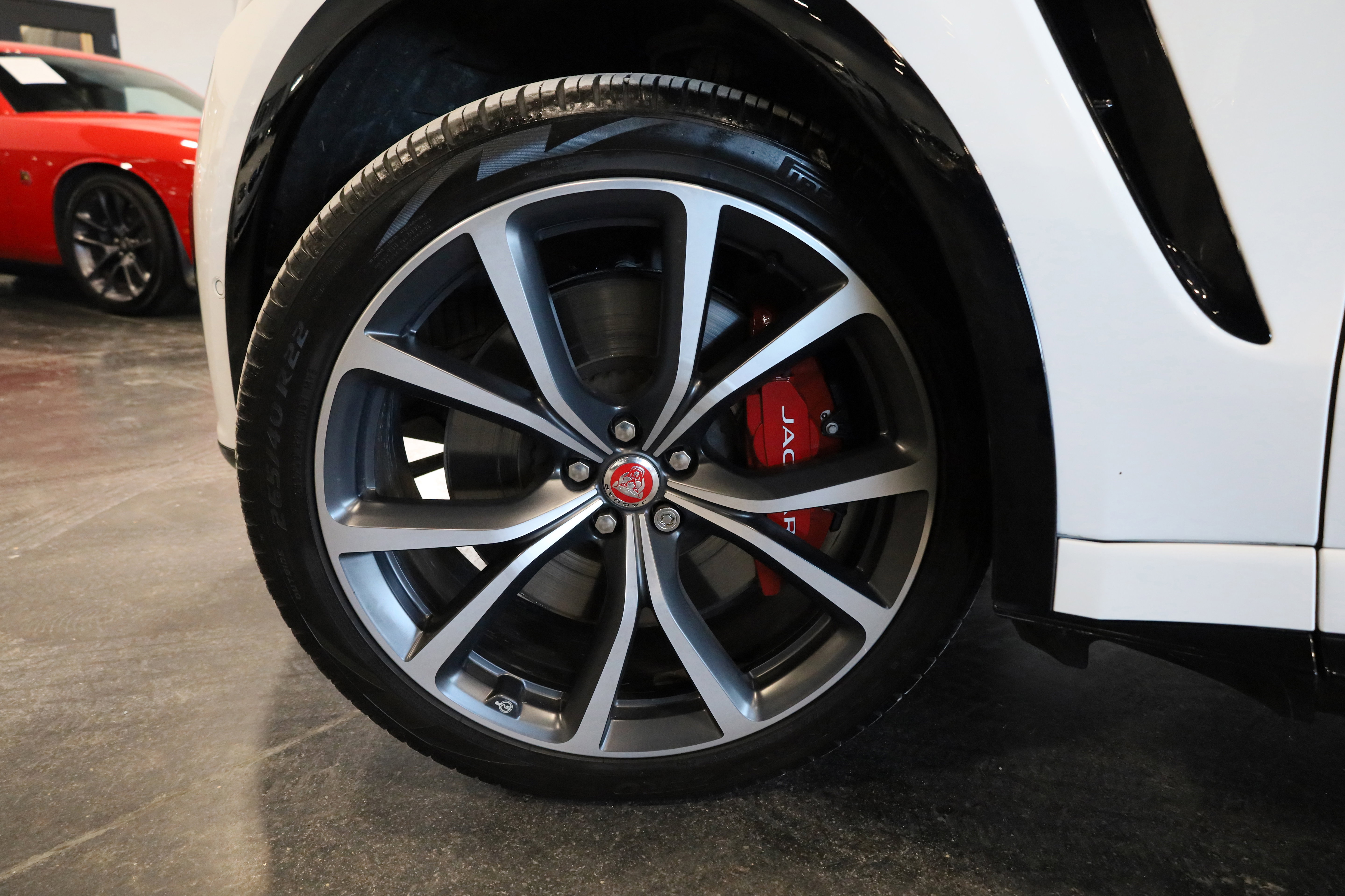 Used 2023 Jaguar F-PACE SVR image 13