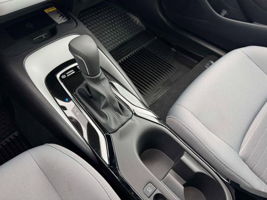 Used 2025 Toyota Corolla SE w/ SE Premium Package image 30