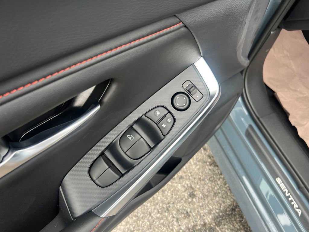 New 2025 Nissan Sentra SR image 12