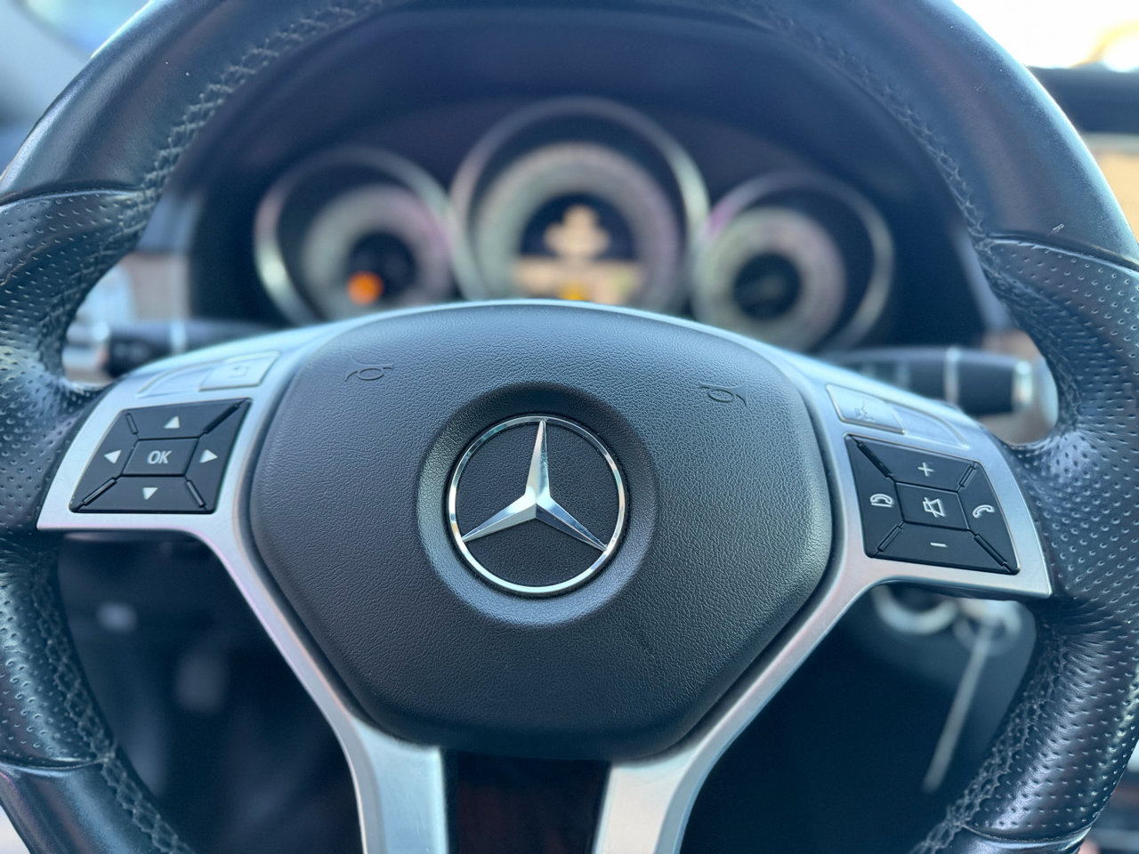 Used 2014 Mercedes-Benz E 350 4MATIC Sedan image 21