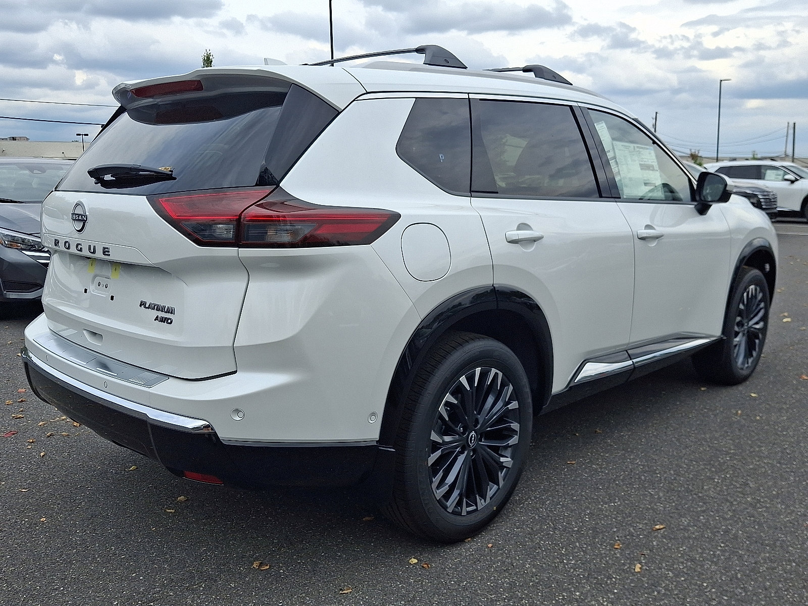 New 2026 Nissan Rogue Platinum image 4