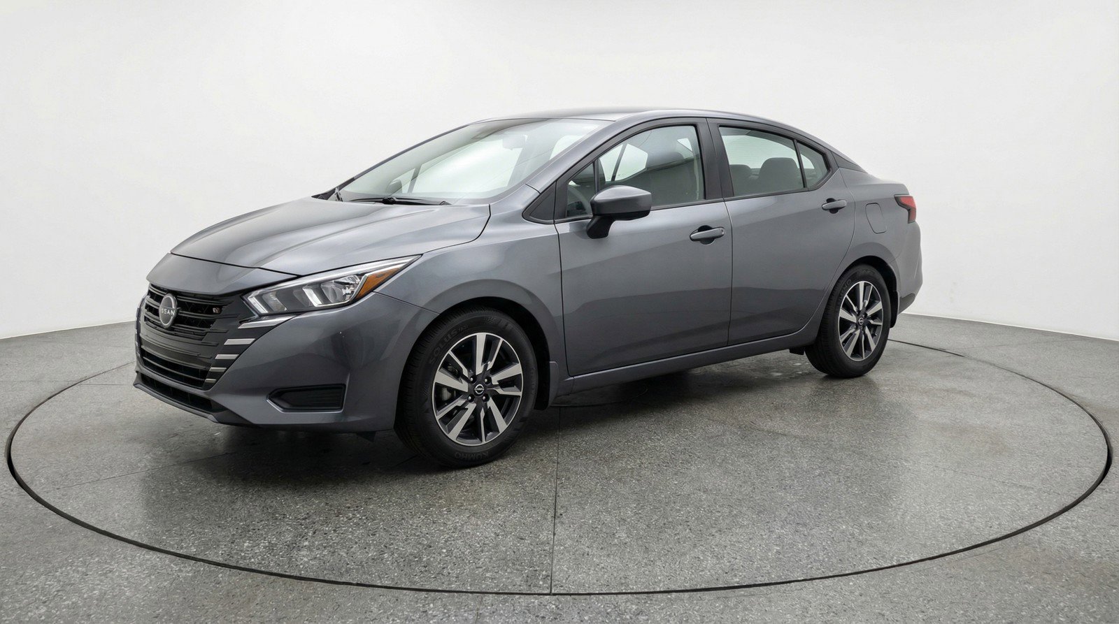 Used 2025 Nissan Versa SV image 3