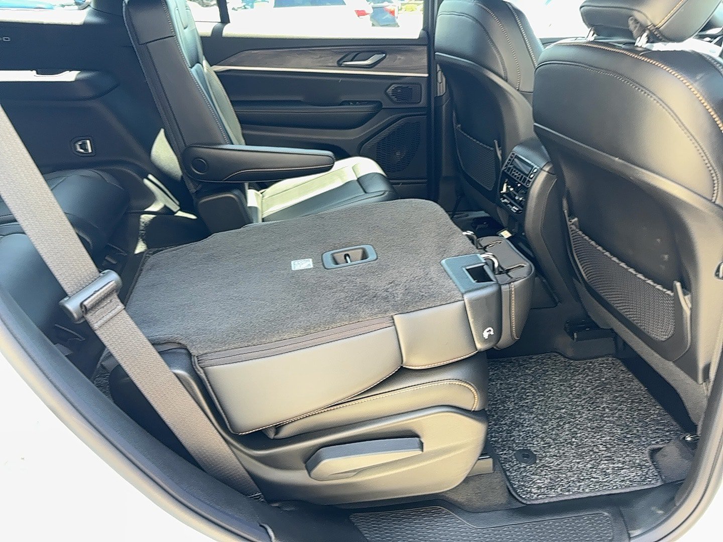 New 2026 Jeep Grand Cherokee L Limited AWD/4WD image 11
