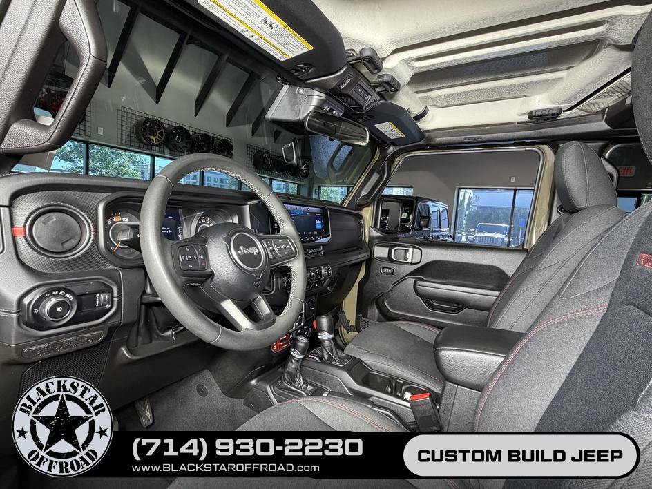 Used 2025 Jeep Wrangler Unlimited Rubicon AWD/4WD image 13