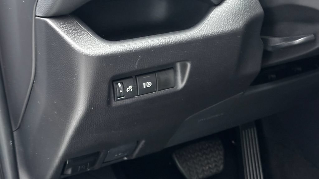 Used 2025 Toyota RAV4 LE FWD image 18