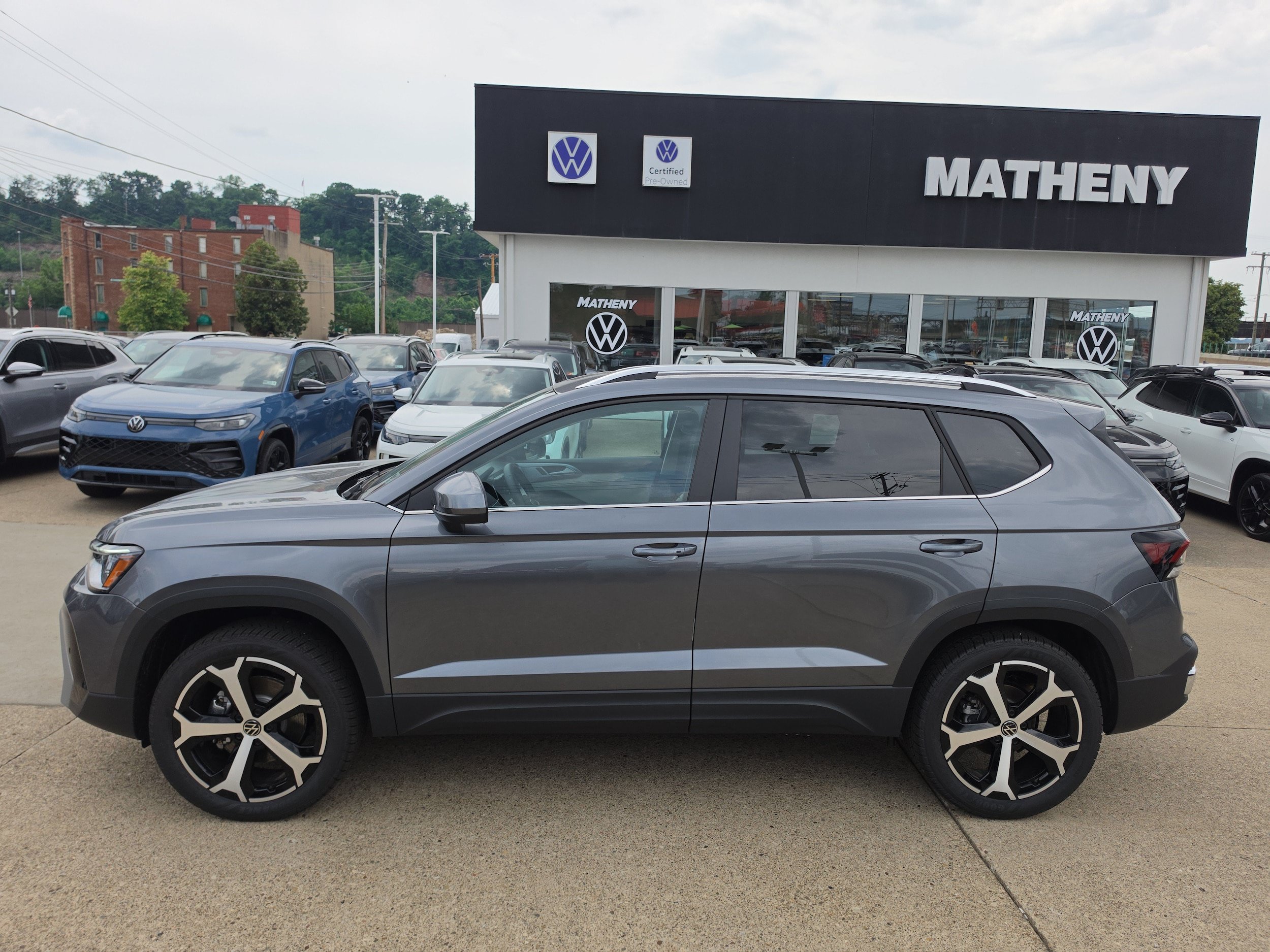 New 2026 Volkswagen Taos SEL AWD/4WD image 3
