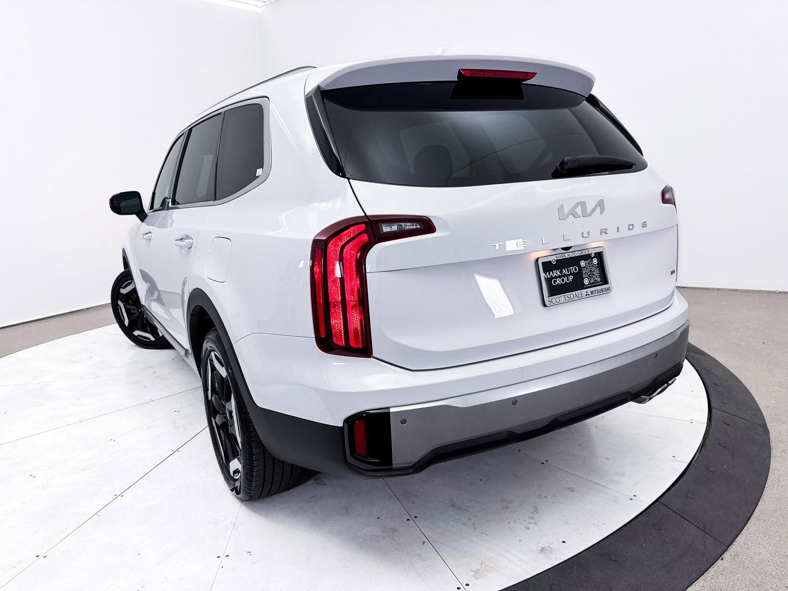 Used 2024 Kia Telluride S w/ S Sunroof Package image 8